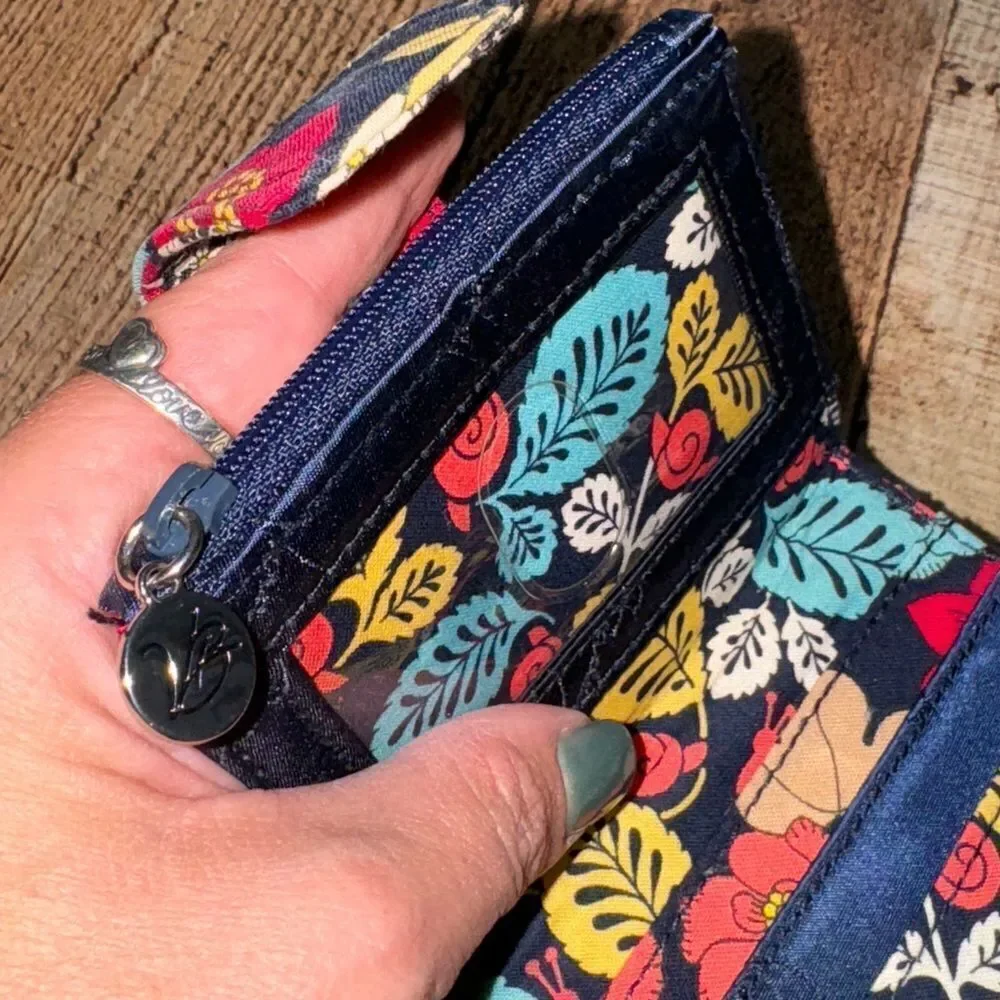Vera Bradley bifold wallet - Picture 7 of 9